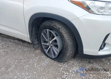 2018 Toyota Highlander Xle z USA, uszkodzony, nr VIN 5TDJZRFHXJS549294